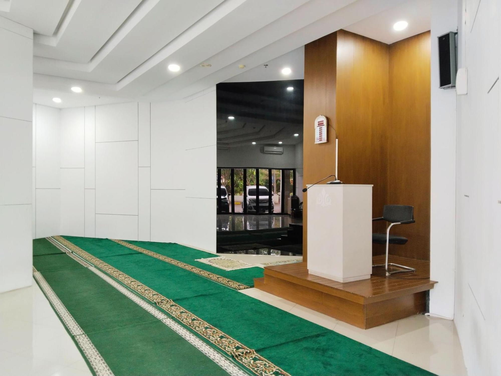 Hotel Circle Patraland Urbano Bekasi